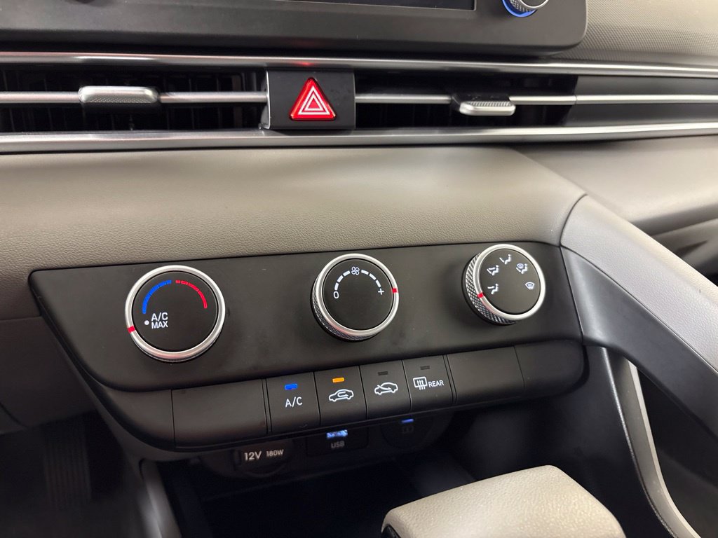 Used 2025 Hyundai Elantra SE FWD image 31