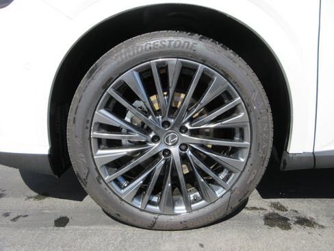 Used 2025 Lexus RX 450h AWD w/ Luxury Package image 18