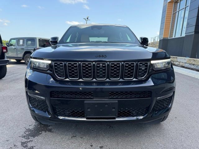 Used 2024 Jeep Grand Cherokee L Summit AWD/4WD image 9
