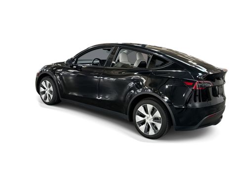 Certified 2023 Tesla Model Y Long Range AWD/4WD image 4