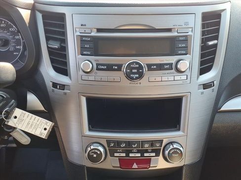 Used 2010 Subaru Legacy 2.5i image 7