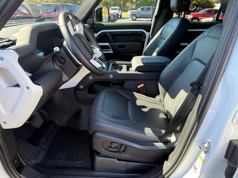 Used 2024 Land Rover Defender 110 S image 14