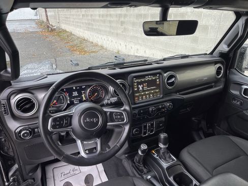 Used 2019 Jeep Wrangler Unlimited Sahara w/ Uconnect 4C Nav & Sound Group image 11