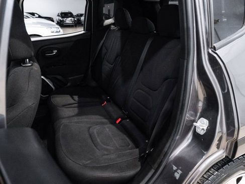 Used 2018 Jeep Renegade Latitude image 41