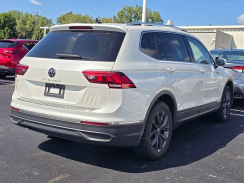 Used 2023 Volkswagen Tiguan SE w/ Panoramic Sunroof Package FWD image 6