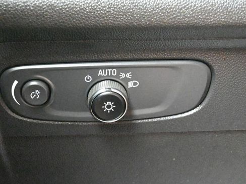 Used 2021 Buick Envision Essence image 30