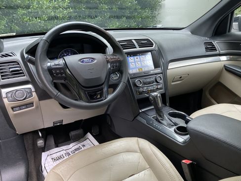 Used 2018 Ford Explorer XLT w/ Equipment Group 202A FWD image 33