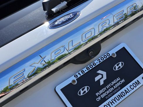 Used 2020 Ford Explorer XLT w/ Equipment Group 202A AWD/4WD image 7