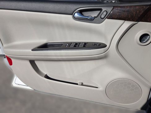 Used 2015 Chevrolet Impala LT w/ LT Sunroof Package image 22