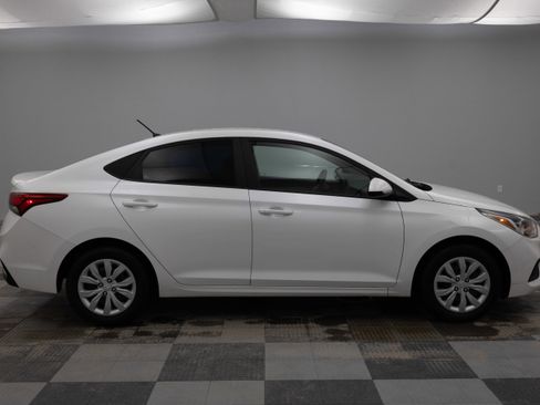 Used 2022 Hyundai Accent SE image 11