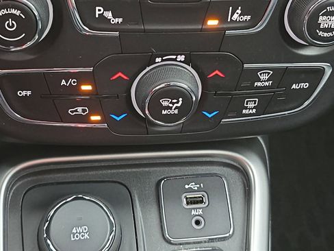 Used 2021 Jeep Compass Latitude w/ Sun and Sound Group AWD/4WD image 24