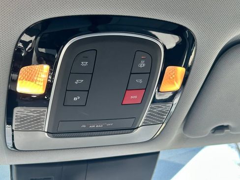 Used 2025 Hyundai Palisade SE FWD image 17