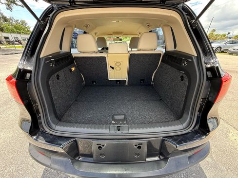 Used 2016 Volkswagen Tiguan S image 9