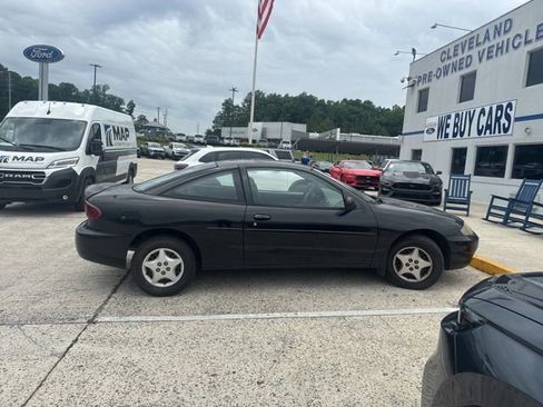Used 2004 Chevrolet Cavalier Coupe w/ Preferred Equipment Group FWD image 9