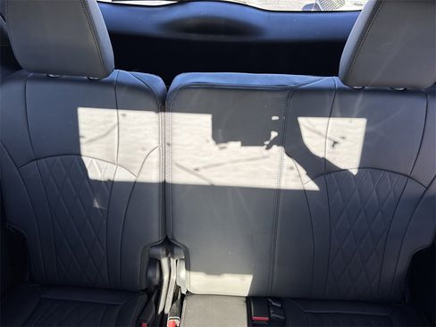 Used 2023 Buick Enclave Avenir image 22