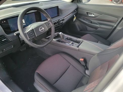 New 2026 Nissan Sentra SR w/ Floor Mat Package FWD image 7