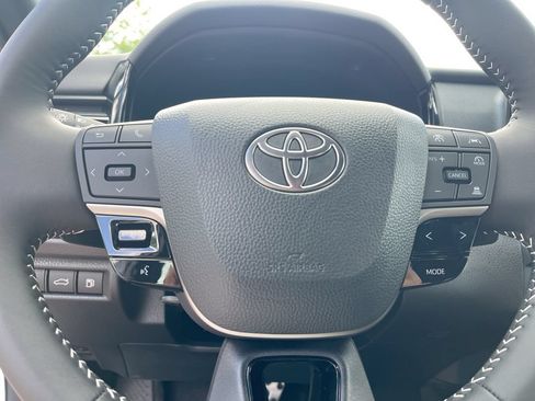 Used 2026 Toyota Camry SE AWD/4WD image 7