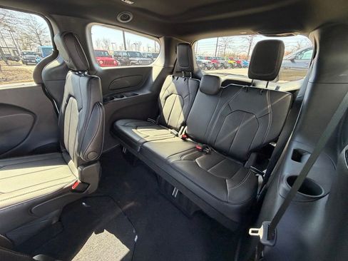 New 2026 Chrysler Pacifica Select image 12