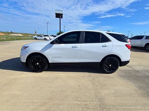Used 2021 Chevrolet Equinox LS w/ LS Convenience Package image 4