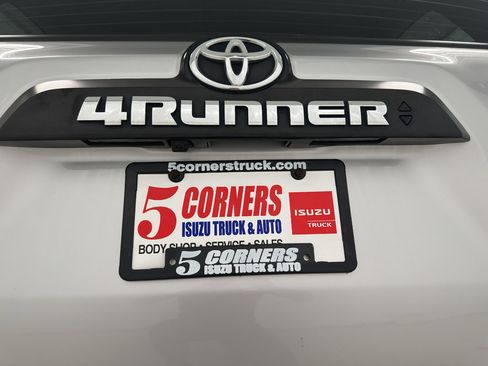 Used 2024 Toyota 4Runner TRD Off-Road Premium image 11