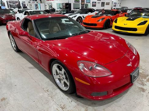 Used 2005 Chevrolet Corvette Coupe w/ Preferred Equipment Group RWD image 28