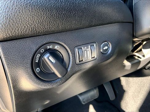 Used 2019 Dodge Challenger SXT image 35