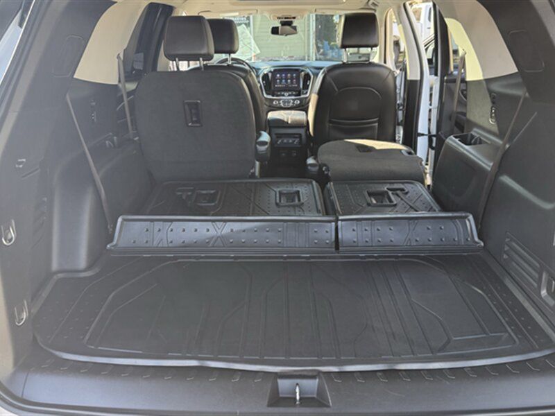 Used 2020 Chevrolet Traverse RS w/ LPO, Floor Liner Package AWD/4WD image 32