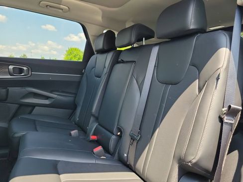 Certified 2025 Kia Sorento S w/ Panoramic Sunroof Package FWD image 9