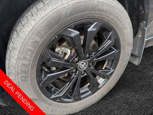 Used 2022 Toyota RAV4 SE w/ Convenience Package image 11