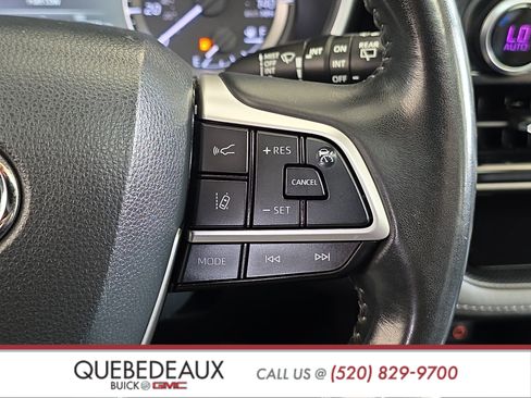Used 2023 Toyota Highlander XLE FWD image 14