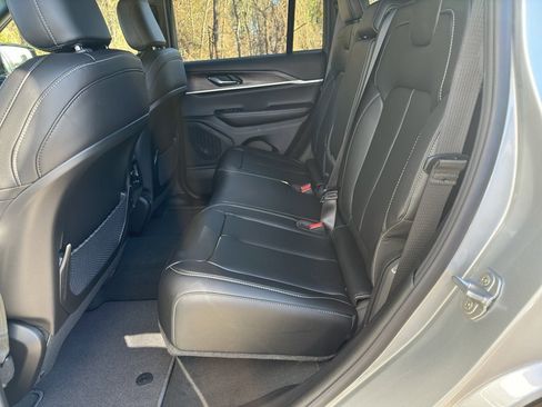 New 2025 Jeep Grand Cherokee Limited image 22