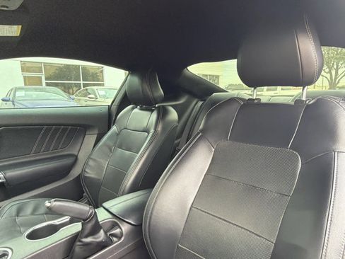 Used 2019 Ford Mustang Premium RWD image 9