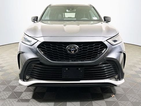 Certified 2025 Toyota Highlander XSE image 3