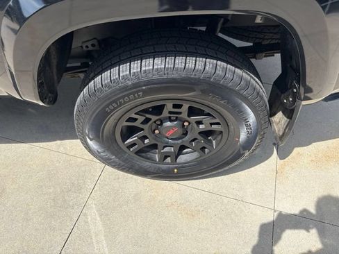 Used 2017 Toyota Tacoma SR5 w/ Tow Package AWD/4WD image 11