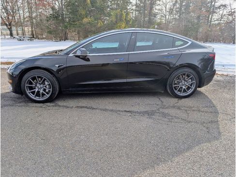 Used 2018 Tesla Model 3 Mid Range image 4