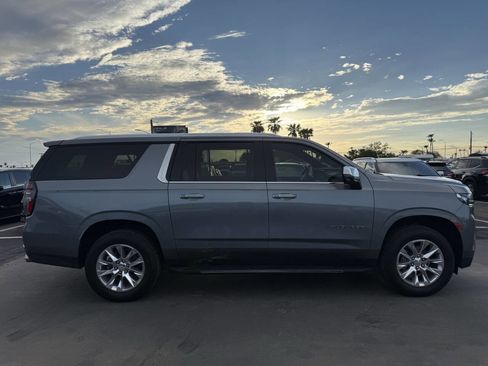 Used 2021 Chevrolet Suburban Premier w/ Premium Package image 12