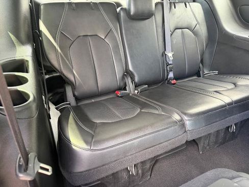 Used 2024 Chrysler Pacifica Limited FWD image 13