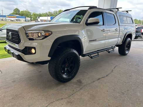 Used 2019 Toyota Tacoma TRD Off-Road w/ TRD Premium Off Road Package AWD/4WD image 4