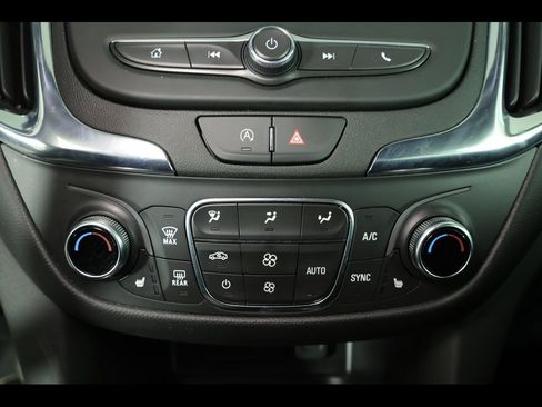 Used 2023 Chevrolet Equinox LT image 11