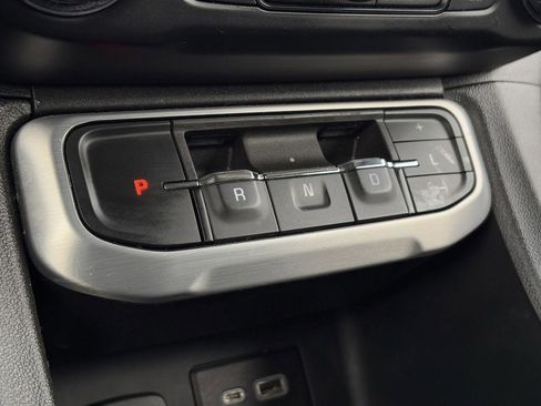 Used 2023 GMC Acadia SLE w/ Driver Convenience Package image 19