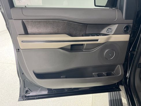 Used 2021 Ford Expedition Limited image 21