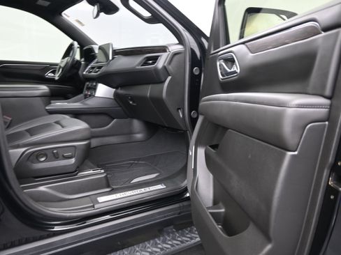 Used 2024 Chevrolet Tahoe Z71 w/ Luxury Package AWD/4WD image 11