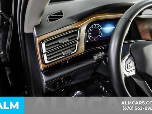 Used 2025 Volkswagen Atlas SE image 35