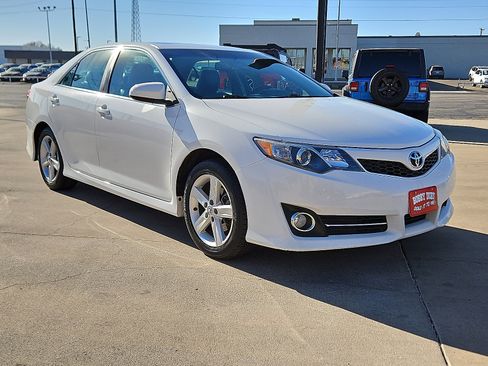 Used 2014 Toyota Camry SE image 4