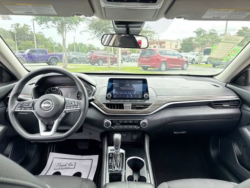 Used 2024 Nissan Altima 2.5 SV FWD image 26