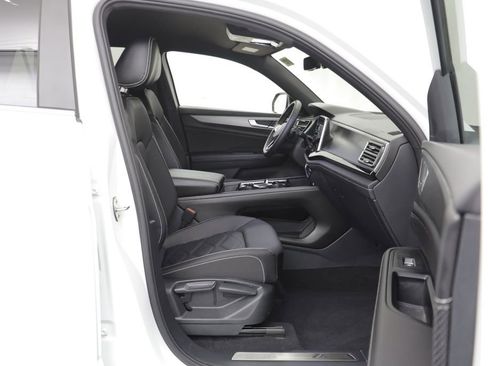 Used 2025 Volkswagen Atlas Cross Sport SE AWD/4WD image 17