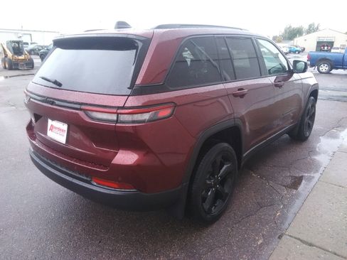 New 2025 Jeep Grand Cherokee Altitude AWD/4WD image 5