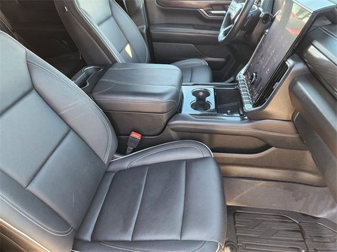 Used 2025 GMC Yukon Elevation image 10