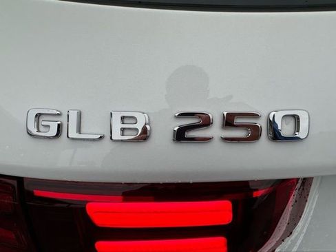 New 2026 Mercedes-Benz GLB 250 4MATIC image 9