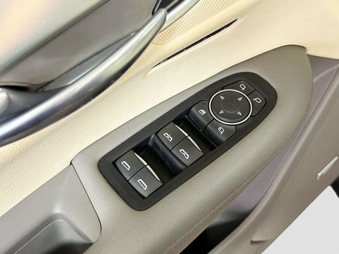 Used 2018 Cadillac XT5 Luxury w/ Driver Awareness Package FWD image 19